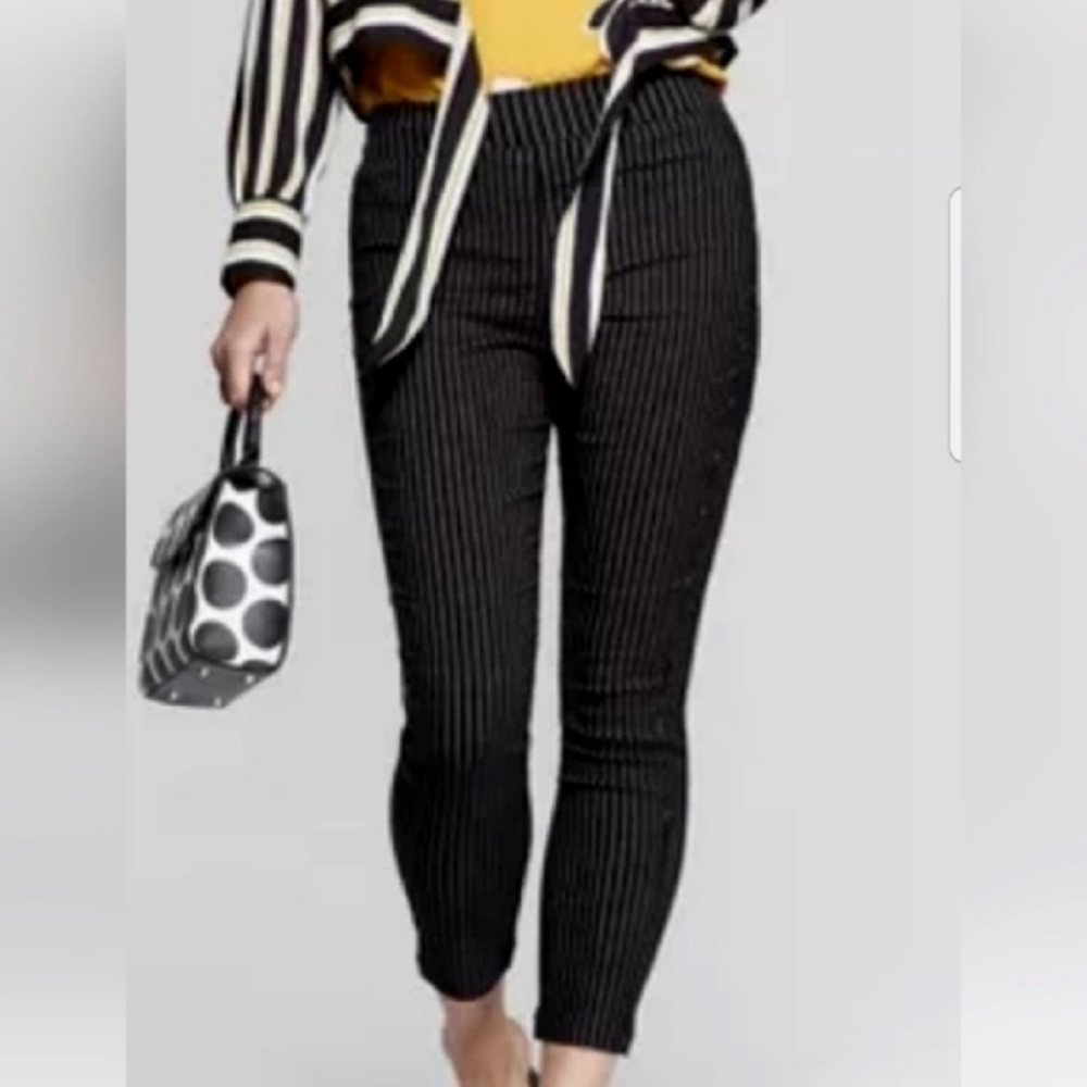 Who What Wear High Rise Stretch Pin Stripe Black Cropped Pants